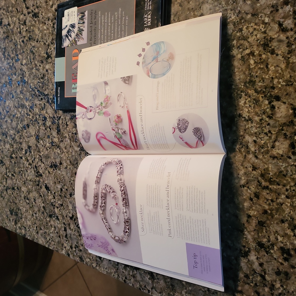 SOLD - 3/$25 ✨️ Set of 2 Beaded Jewelry Books - Picture 7 of 13